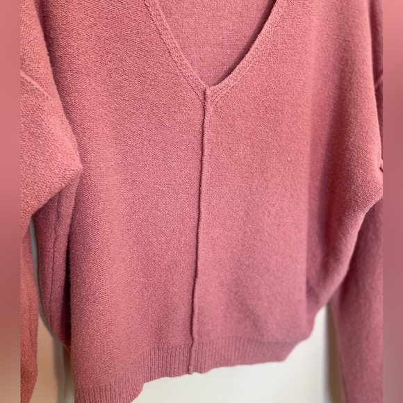 Free People Women’s Pink V-Neck Oversized Sweater - Picture 5 of 7